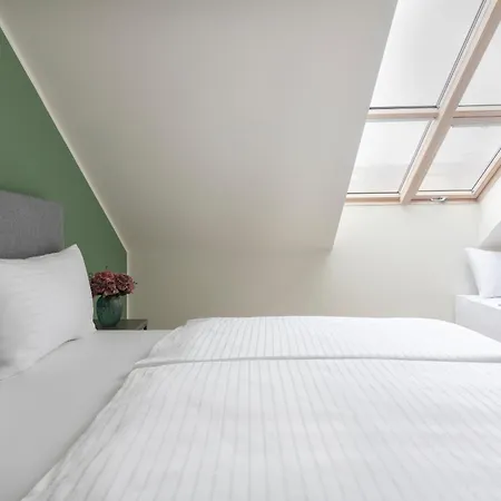 Kinsky Garden Apartments And Suites By Dwellfort Prague Room photo