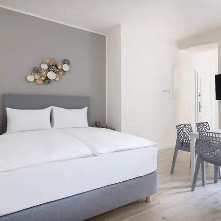 Kinsky Garden Apartments And Suites By Dwellfort Prague Room photo