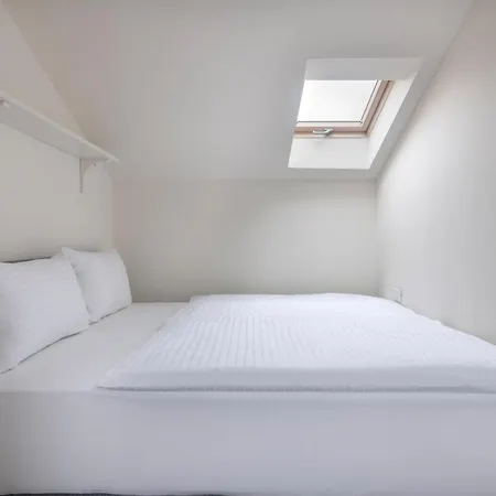 Kinsky Garden Apartments And Suites By Dwellfort Prague Room photo