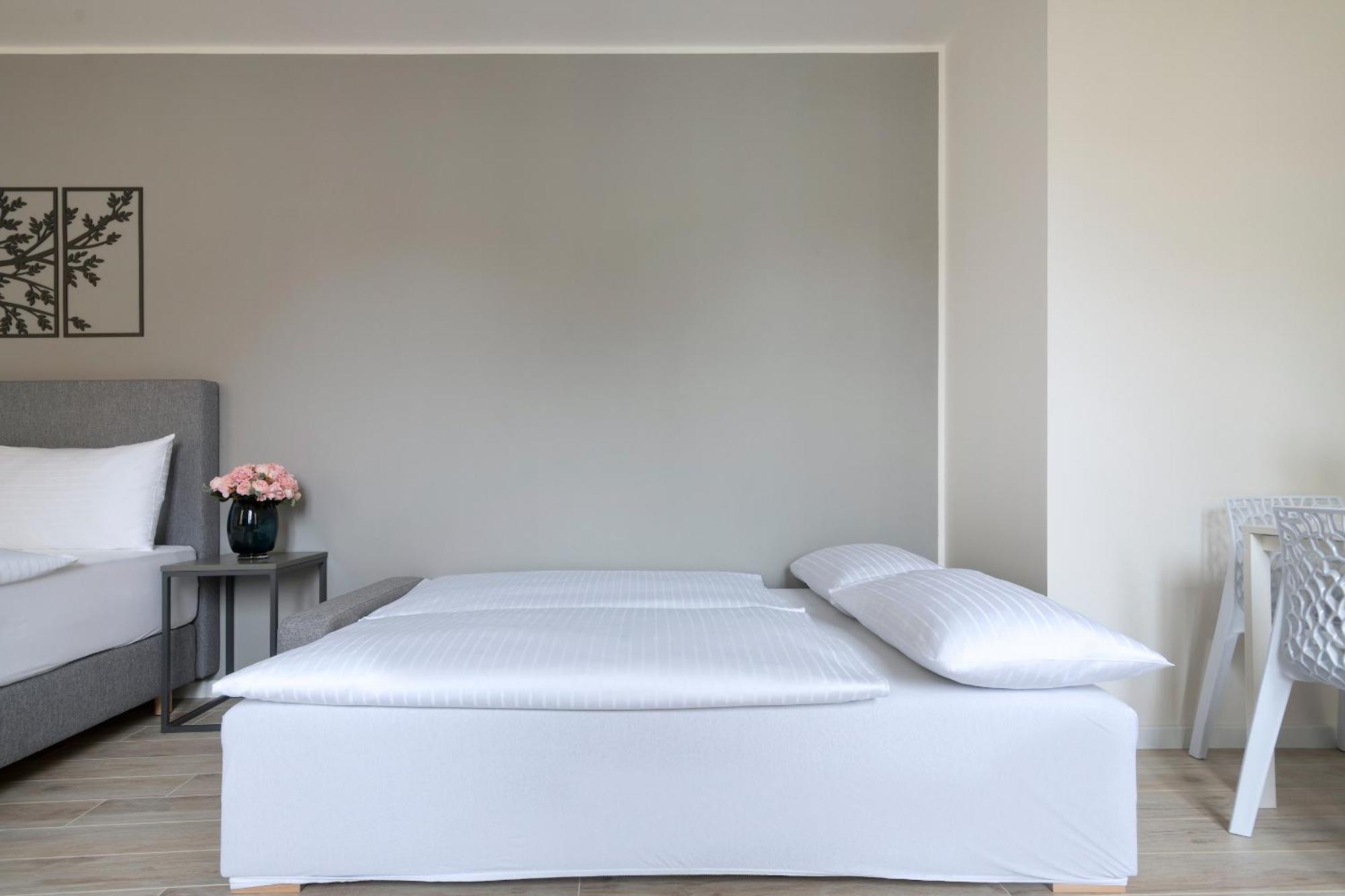 Kinsky Garden And By Dwellfort Aparthotel Praha